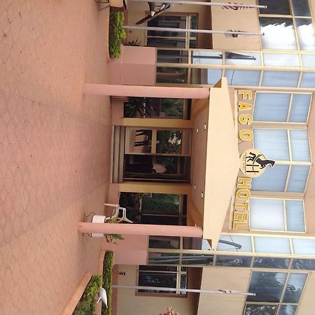 Faso Hotel ワガドゥグー エクステリア 写真