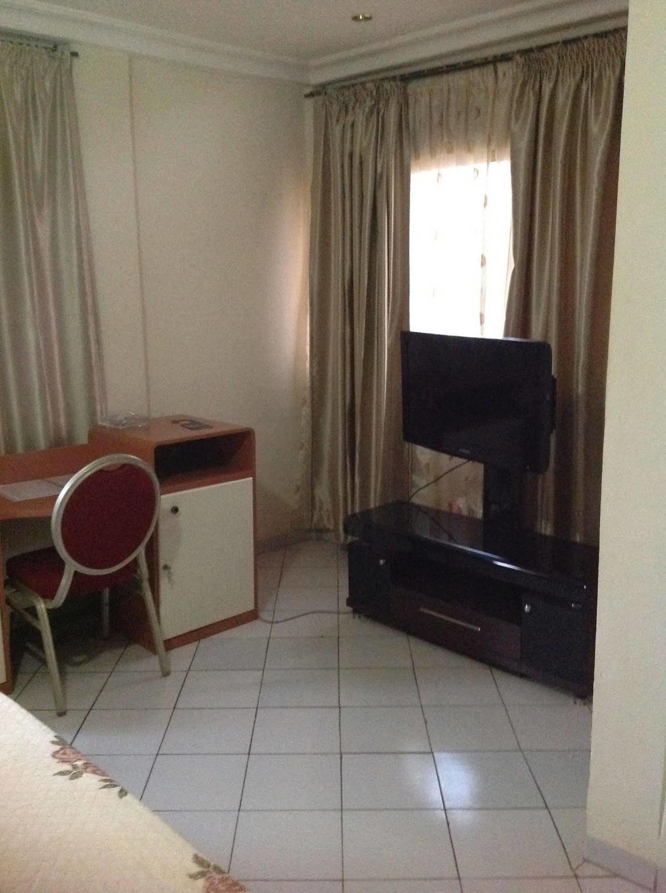 Faso Hotel ワガドゥグー エクステリア 写真